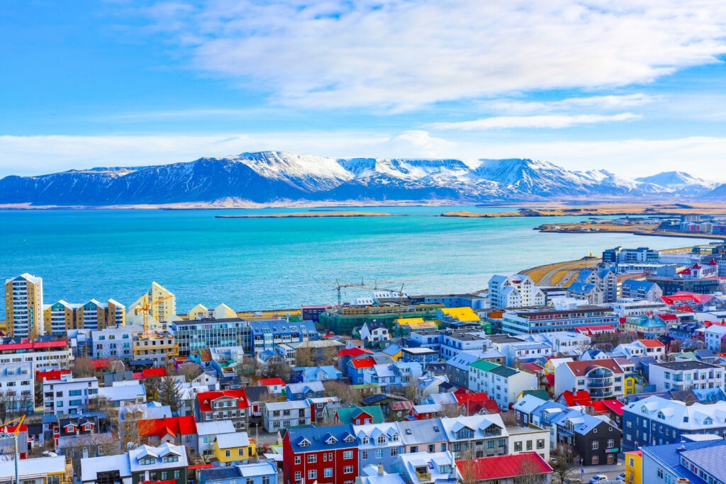 Escala a: Islandia y Noruega